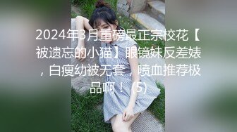 放假趴窗偷窥隔壁家的媳妇洗澡❤️光着身子晃悠 (1)