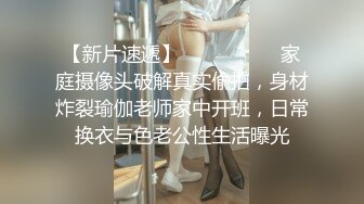 最新全镜偷窥羽绒服美女嘘嘘