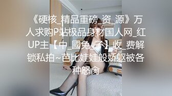 乡村寻花网约牛仔裤外围女，扒下裤子揉捏奶子，掰穴舔逼扶着沙发后入，骑乘抽插上下猛坐