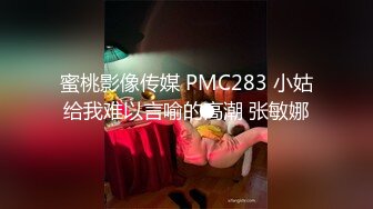 3P爱笑兼职牛仔裤女孩