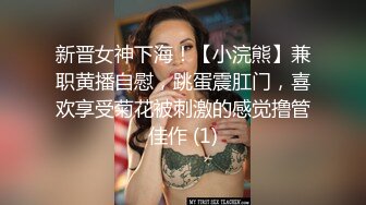 【新片速遞】  开着宝马王的小情侣，肉肉的女友带个眼镜卖力深喉户外车震无套啪啪疯狂舔逼