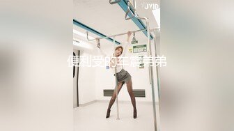  同学会上遇到当年的美女同桌把她灌醉带回酒店好好玩她的大肥鲍