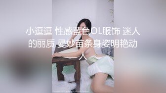 KTV女厕近距离偷窥半蹲着尿的黑色制服美女的极品小嫩鲍