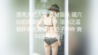 妹子边晾衣服边跟人视频聊天露出奶子