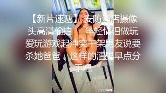 情侣为了开房省钱放学后趁教室没人趴在书桌上肏逼,妹子清纯水嫩