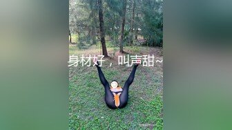  3P名场面！两大汉狂操眼镜御姐，两根屌轮番吸，上位骑乘边插嘴，骑在脸上自摸骚逼