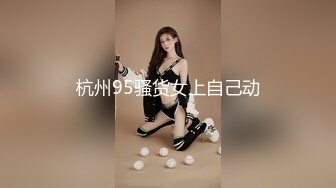 到黑衣包臀女神小姐姐，脱掉衣服后也是黑色情趣内衣