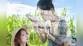 《台湾情侣泄密》冒充经济人忽悠漂亮学妹掰开粉嫩的鲍鱼 看看有没有交过男朋友