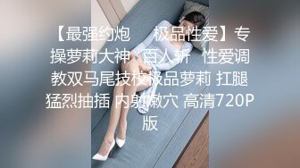 少妇的味道，黑丝情趣女仆诱惑，露脸大秀直播，跟狼友互动撩骚舔弄假鸡巴，电动道具插进骚逼，浪叫呻吟不止