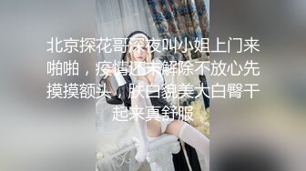 苗条靓丽大腿上纹AK47的外围女镜子前开操