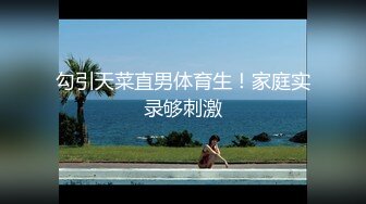 【新片速遞】  极品身材美女 被大鸡吧无套输出 大奶子 无毛鲍鱼 白浆都流出来了 不停用大屁屁摇晃打桩 受不了 最后射了一屁屁