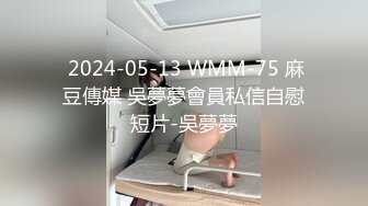 红色肚兜很有激情口活很棒深喉舔弄，被大哥鸡巴草