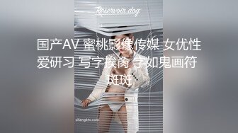 雪儿r粉 和闺蜜一起到农村找了两个小伙户外直播，小伙太久没碰女人，抱着女主的头一顿疯狂鸡巴插嘴