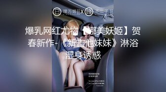 颜值不错网红脸妹子，口交上位骑坐自己动后人猛操，呻吟娇喘非常诱人