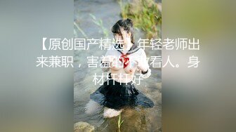 最新全镜偷窥二个少妇嘘嘘