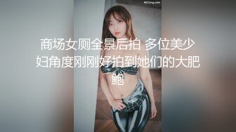 漂亮女友洗完澡吹头发，被我悄悄录下来，开心的挑逗 女友有点乐 不让拍~