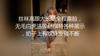 偷窥美容院，妈妈半裸儿子脱光坐屁股上上油推背，缓解疲劳的一天，弄完按摩腿部，摸了下小鸡鸡：热啦？这妈妈够开放的！