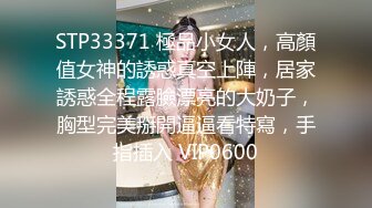 黑丝露脸小乔精彩啪啪跟大哥不间断爆草抽插，舔弄大鸡巴吃奶舔逼浪荡呻吟表情好骚，配合大哥各种抽插蹂躏