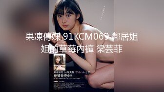 跟随抄底和男友逛街的cos美眉