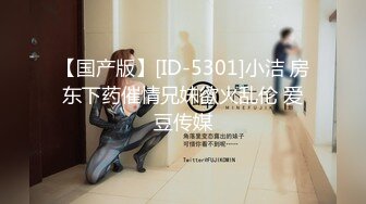 母女专场全程露脸大秀直播，奶大逼肥水又多，掰开给狼友展示特写，道具玩弄骚穴，淫水多多