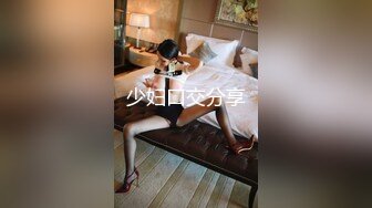  丝袜女仆情趣装颜值不错很嫩小少妇激情3P，伺候两个小哥哥主动上位抽插嘴里还叼着大鸡巴