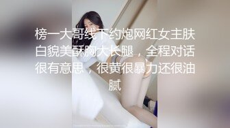  胖哥约操非常骚牛仔裤外围妹 ，扭动小腰在身上磨蹭，69姿势舔逼 ，按着双腿 ，爆插小骚逼