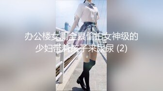 9/15最新 长发高挑姐和闺蜜床上手指揉逼道具刺激阴蒂相互自慰VIP1196