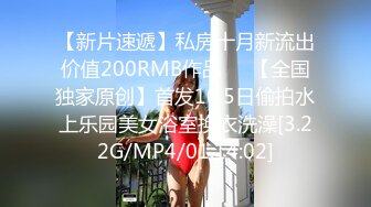 漂亮女主播户外真空露出大阴唇 在野外无视身边经过的路人