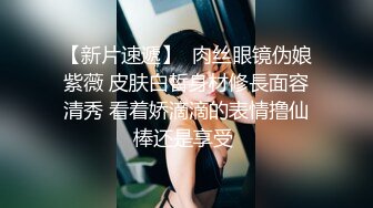 《换妻俱乐部泄密流出》绿帽老公带着漂亮老婆酒店玩4P直接被操尿了自己在旁边拍 (2)