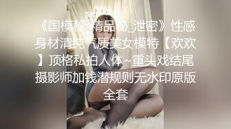 高颜值36D大奶御姐,开档黑丝壹对白皙大白兔十分惹眼,翘着肥臀掰茓紫薇