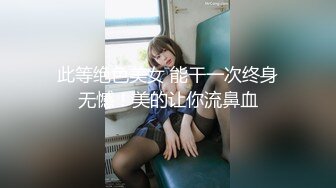 【骚小妹两男一女3P大战】骑乘边操边吃大屌，垫着枕头抬起屁股