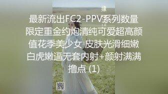 私房偷拍大神晓月浴室偷装设备偷拍大奶表妹洗澡对着镜头翻洗那撮大黑毛