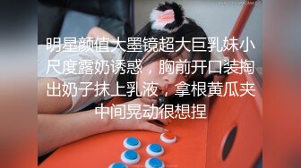 露脸才是王道！万狼求档OnlyFans可盐可甜性瘾女友yuukoo私拍~调教打炮紫薇私处超嫩 (7)