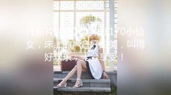 【新片速遞 】 清纯妹子粉色睡衣露脸一个人自慰，特写超粉蝴蝶逼，逼逼很粉嫩