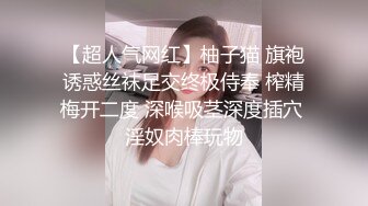 外站新流出高级写字楼蹲厕偷拍搞不懂这穿耐克鞋眼镜美眉为啥要反蹲位嘘嘘