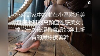 给她的小穴上点油直接巨屌伺候她