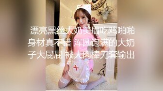    清纯眼镜小少妇大战头套男，开档黑丝揉搓肥穴，特写插嘴舔逼按摩器震动，骑乘爆操小穴