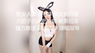  两个骚女调教贱男，舔屌吃口水喝尿，肉丝美腿足交，骑在脸上舔逼